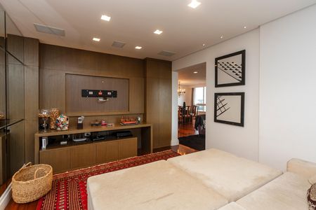 Apartamento à venda com 192m², 2 quartos e 3 vagas Apartamento à venda com 192m², 2 quartos e 3 vagasHome Theater