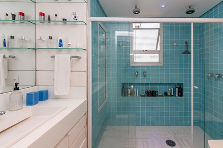Apartamento à venda com 192m², 2 quartos e 3 vagas Apartamento à venda com 192m², 2 quartos e 3 vagasBanheiro da Suíte
