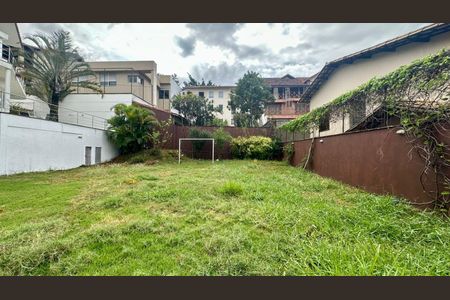 Casa à venda com 438m², 5 quartos e 6 vagas Casa à venda com 438m², 5 quartos e 6 vagasCampinho