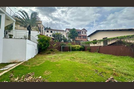 Casa à venda com 438m², 5 quartos e 6 vagas Casa à venda com 438m², 5 quartos e 6 vagasCampinho