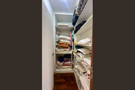 Casa à venda com 438m², 5 quartos e 6 vagas Casa à venda com 438m², 5 quartos e 6 vagasRouparia