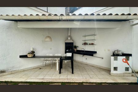 Casa à venda com 438m², 5 quartos e 6 vagas Casa à venda com 438m², 5 quartos e 6 vagasEspaço Gourmet