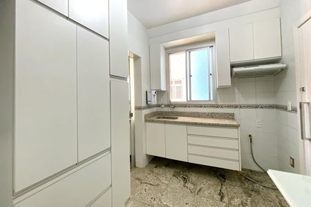 Apartamento à venda com 90m², 2 quartos e 2 vagasCozinha