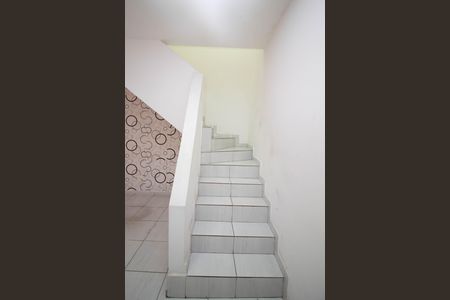 Casa para alugar com 280m², 3 quartos e 3 vagas Casa para alugar com 280m², 3 quartos e 3 vagasEscada