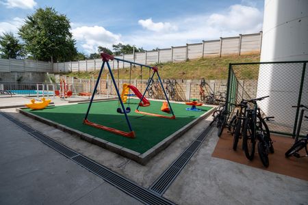 Apartamento para alugar com 45m², 2 quartos e 1 vaga Apartamento para alugar com 45m², 2 quartos e 1 vagaÁrea comum - Playground