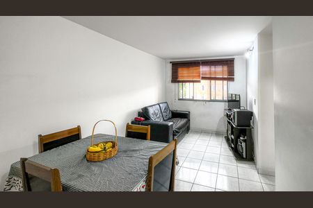Sala de apartamento para alugar com 2 quartos, 69m² em Jardim São Bernardo, São Paulo