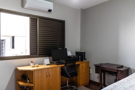 Apartamento à venda com 350m², 4 quartos e 4 vagas Apartamento à venda com 350m², 4 quartos e 4 vagasQuarto 2
