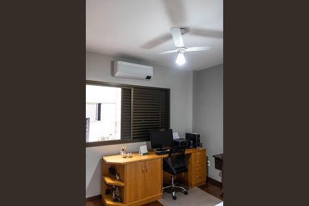 Apartamento à venda com 350m², 4 quartos e 4 vagas Apartamento à venda com 350m², 4 quartos e 4 vagasQuarto 2