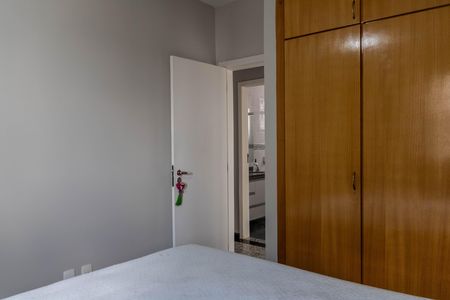 Apartamento à venda com 350m², 4 quartos e 4 vagas Apartamento à venda com 350m², 4 quartos e 4 vagasQuarto 1