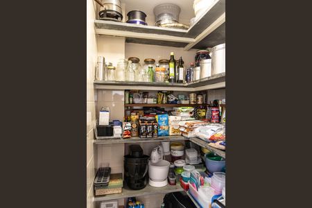 Apartamento à venda com 350m², 4 quartos e 4 vagas Apartamento à venda com 350m², 4 quartos e 4 vagasDispensa