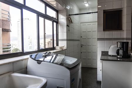 Apartamento à venda com 350m², 4 quartos e 4 vagas Apartamento à venda com 350m², 4 quartos e 4 vagasÁrea de Serviço
