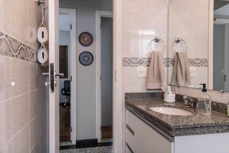 Apartamento à venda com 350m², 4 quartos e 4 vagas Apartamento à venda com 350m², 4 quartos e 4 vagasBanheiro Social
