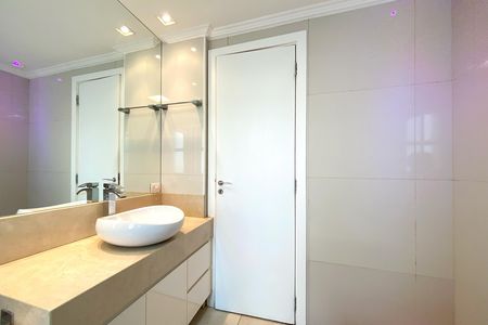 Apartamento para alugar com 114m², 2 quartos e 2 vagas Apartamento para alugar com 114m², 2 quartos e 2 vagasBanheiro da Suíte 1