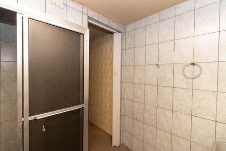 Casa à venda com 85m², 2 quartos e 1 vaga Casa à venda com 85m², 2 quartos e 1 vagaBanheiro
