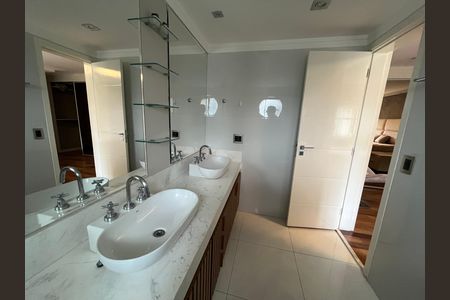 Apartamento à venda com 350m², 3 quartos e 4 vagas Apartamento à venda com 350m², 3 quartos e 4 vagasBanheiro