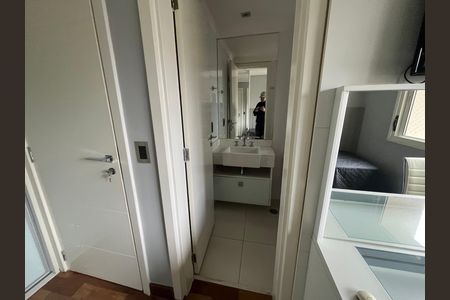 Apartamento à venda com 350m², 3 quartos e 4 vagas Apartamento à venda com 350m², 3 quartos e 4 vagasBanheiro