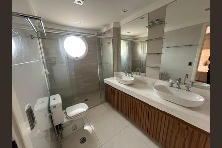 Apartamento à venda com 350m², 3 quartos e 4 vagas Apartamento à venda com 350m², 3 quartos e 4 vagasBanheiro