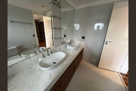 Apartamento à venda com 350m², 3 quartos e 4 vagas Apartamento à venda com 350m², 3 quartos e 4 vagasBanheiro