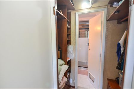 Apartamento à venda com 136m², 4 quartos e 1 vagaCloset da Suíte
