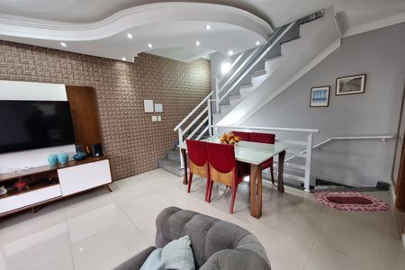 Casa à venda com 126m², 2 quartos e 3 vagas Casa à venda com 126m², 2 quartos e 3 vagasSala
