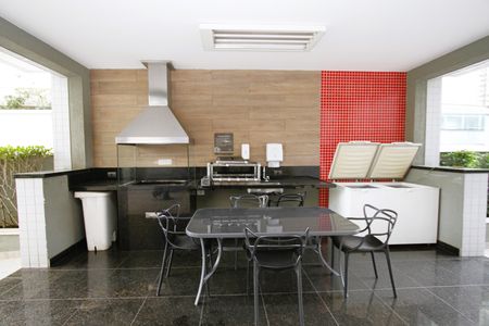 Apartamento à venda com 98m², 3 quartos e 3 vagasÁrea comum - Churrasqueira