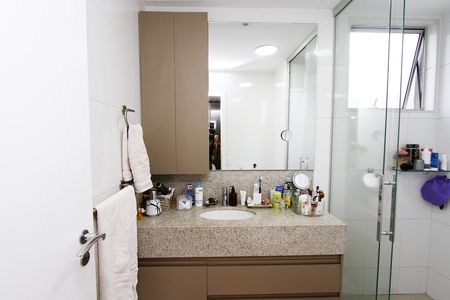 Apartamento à venda com 98m², 3 quartos e 3 vagasBanheiro da Suíte