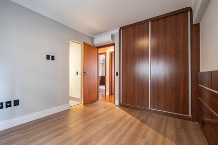 Apartamento à venda com 108m², 3 quartos e 2 vagas Apartamento à venda com 108m², 3 quartos e 2 vagasSuíte