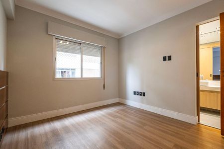 Apartamento à venda com 108m², 3 quartos e 2 vagas Apartamento à venda com 108m², 3 quartos e 2 vagasSuíte