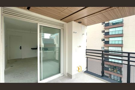 Apartamento à venda com 44m², 1 quarto e 1 vaga Apartamento à venda com 44m², 1 quarto e 1 vagaVaranda