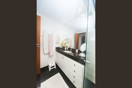 Apartamento à venda com 140m², 3 quartos e 2 vagas Apartamento à venda com 140m², 3 quartos e 2 vagasBanheiro da Suíte