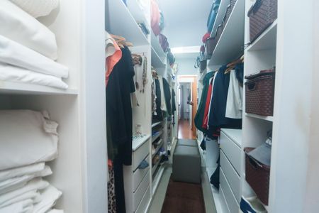 Apartamento à venda com 140m², 3 quartos e 2 vagas Apartamento à venda com 140m², 3 quartos e 2 vagasCloset da suíte