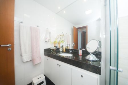 Apartamento à venda com 140m², 3 quartos e 2 vagas Apartamento à venda com 140m², 3 quartos e 2 vagasBanheiro da Suíte