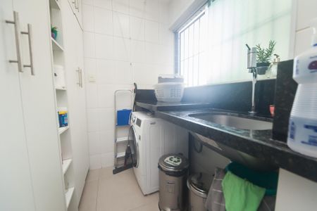 Apartamento à venda com 140m², 3 quartos e 2 vagas Apartamento à venda com 140m², 3 quartos e 2 vagasÁrea de Serviço