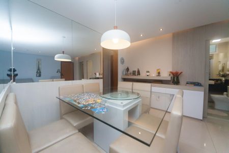 Apartamento à venda com 140m², 3 quartos e 2 vagas Apartamento à venda com 140m², 3 quartos e 2 vagasSala de Jantar