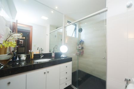 Apartamento à venda com 140m², 3 quartos e 2 vagas Apartamento à venda com 140m², 3 quartos e 2 vagasBanheiro da Suíte