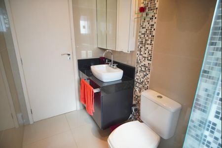 Casa à venda com 430m², 4 quartos e 6 vagasBanheiro Corredor