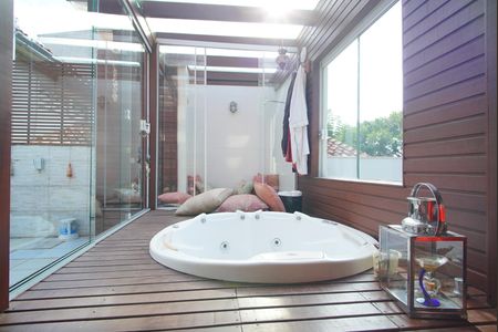 Casa à venda com 430m², 4 quartos e 6 vagasSolarium - Jacuzzi