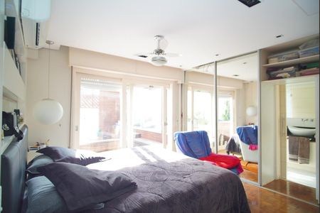 Casa à venda com 430m², 4 quartos e 6 vagasSuíte