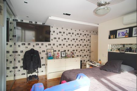 Casa à venda com 430m², 4 quartos e 6 vagasSuíte