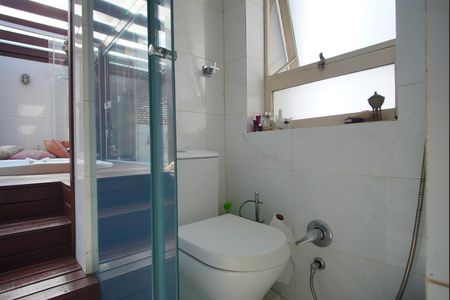 Casa à venda com 430m², 4 quartos e 6 vagasBanheiro da Suíte
