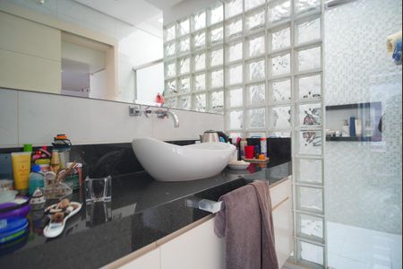 Casa à venda com 430m², 4 quartos e 6 vagasBanheiro da Suíte
