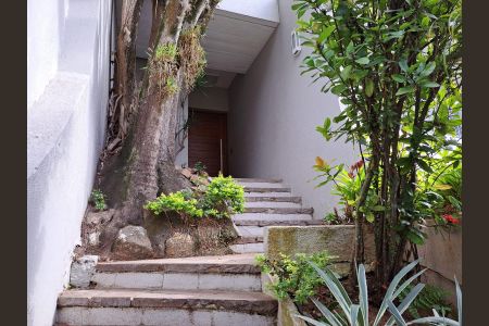Casa para alugar com 430m², 4 quartos e 6 vagas Casa para alugar com 430m², 4 quartos e 6 vagasEntrada da Casa