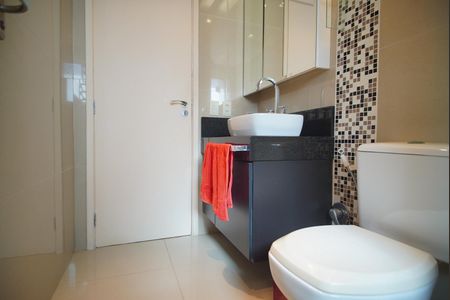 Casa à venda com 430m², 4 quartos e 6 vagasBanheiro Corredor