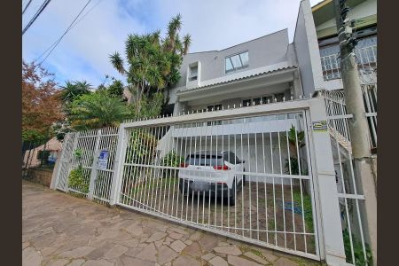 Casa para alugar com 430m², 4 quartos e 6 vagas Casa para alugar com 430m², 4 quartos e 6 vagasFachada da Casa