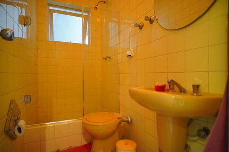 Casa à venda com 430m², 4 quartos e 6 vagasBanheiro de Serviço