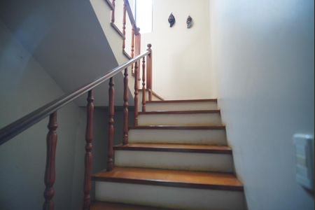 Escada - Acesso Piso 2 de casa para alugar com 4 quartos, 430m² em Boa Vista, Porto Alegre