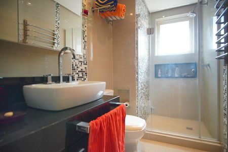 Casa à venda com 430m², 4 quartos e 6 vagasBanheiro Corredor