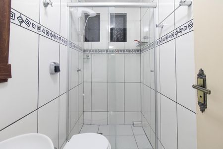 Banheiro de apartamento à venda com 1 quarto, 41m² em Medianeira, Porto Alegre