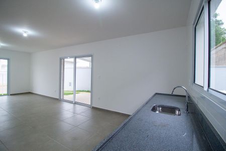 Casa de condomínio para alugar com 115m², 3 quartos e 2 vagasCozinha