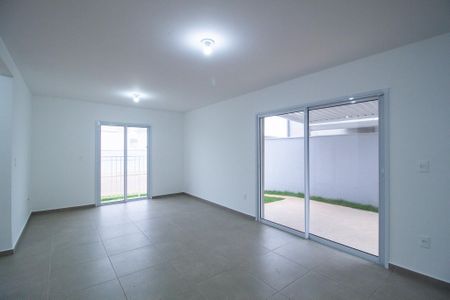 Casa de condomínio para alugar com 115m², 3 quartos e 2 vagasSala